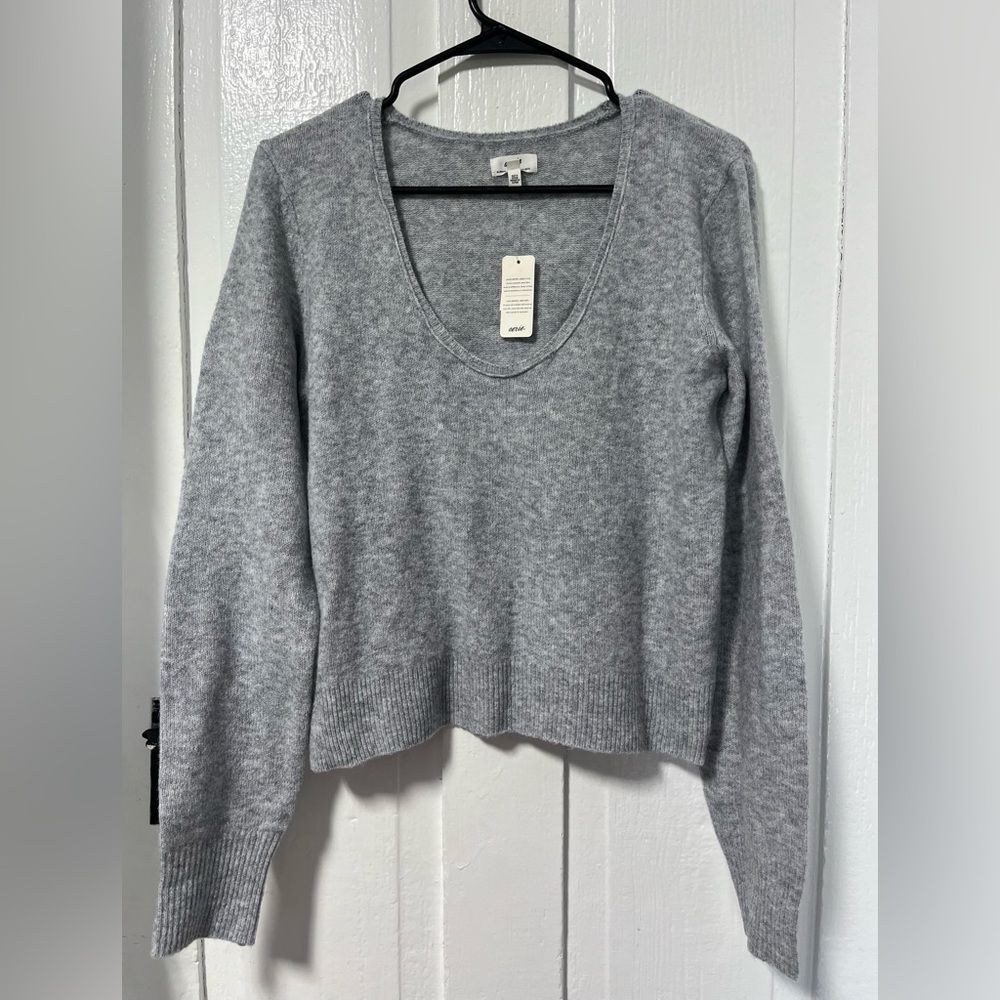 NWT Aerie Unreal Voop Gray Long Sleeve Lightweight Sweater size medium
